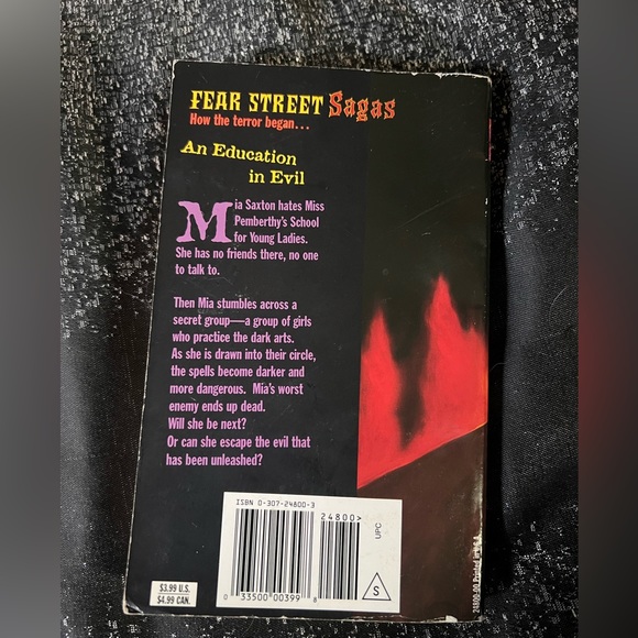 R.L. Stine Fear Street Sagas RARE - Picture 2 of 3